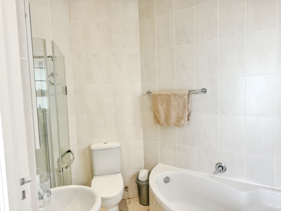 To Let 3 Bedroom Property for Rent in Signal Hill Western Cape